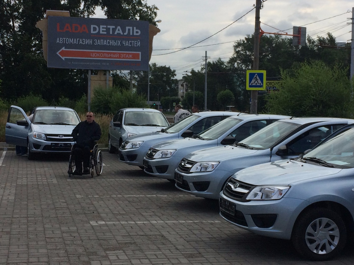 Вручение автомобилей LADA Granta пострадавшим на производстве